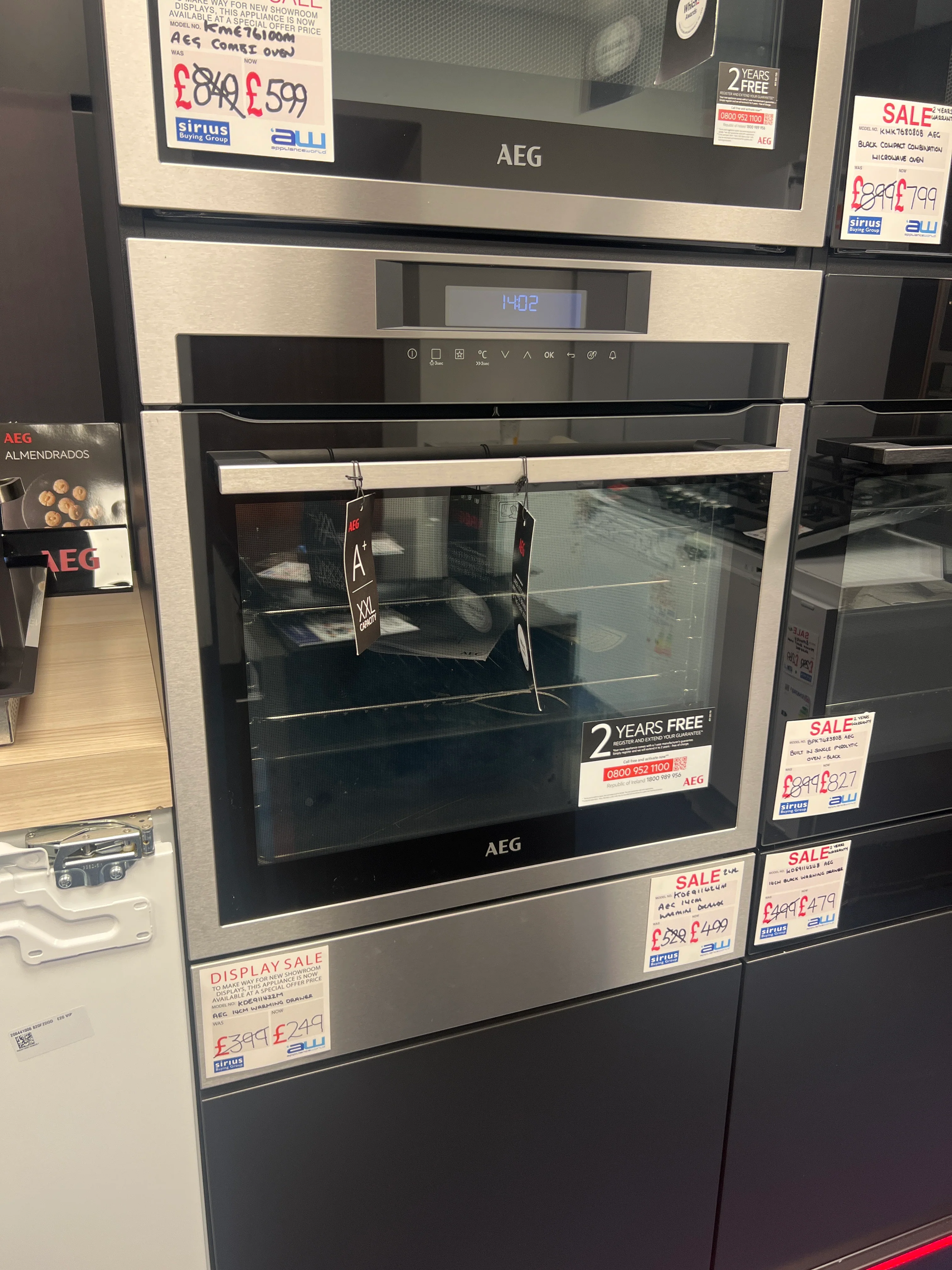 AEG BPE742320M - Stainless steel Built in Electric Single Oven - Pyrolytic cleaning - A+ energy - Ex Display