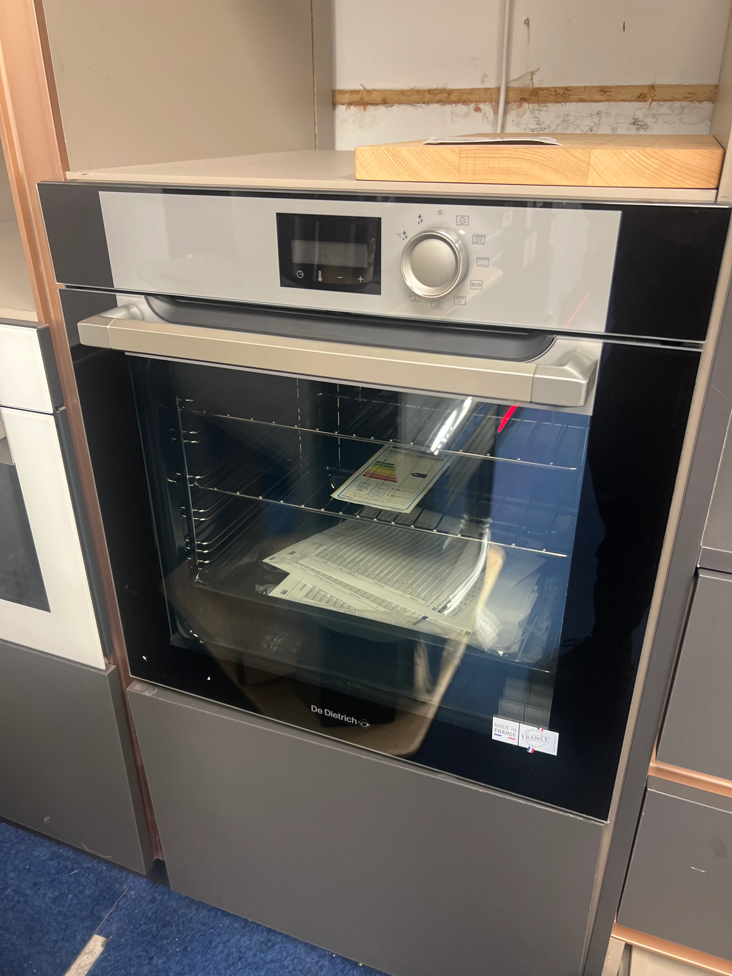 De Dietrich DOP7200BM - Stainless steel Built in Electric Single Oven - A+ energy - Ex Display