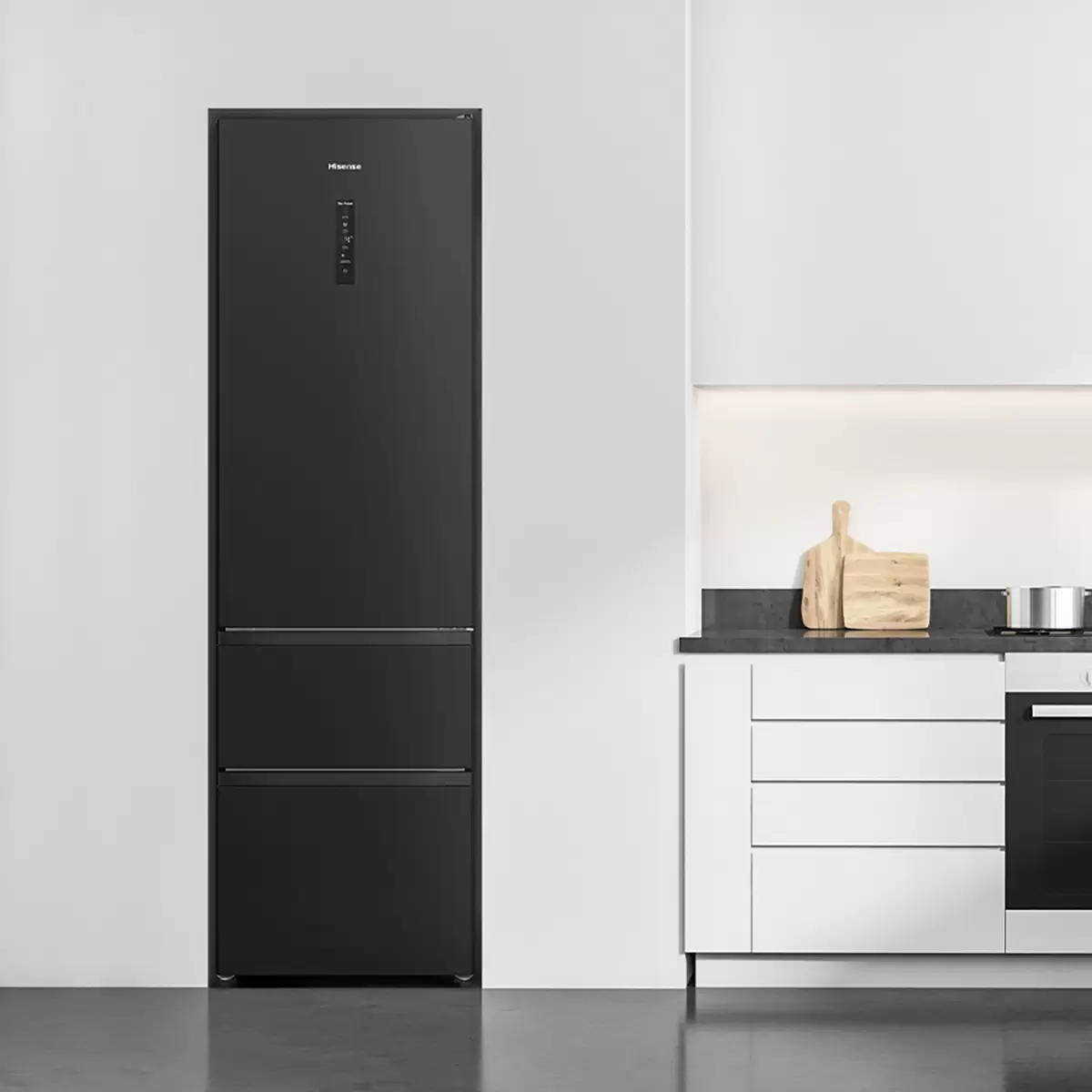 Hisense RM469N4AFDUK - Black Fridge Freezer - 368L - D Energy Rating - Image 2