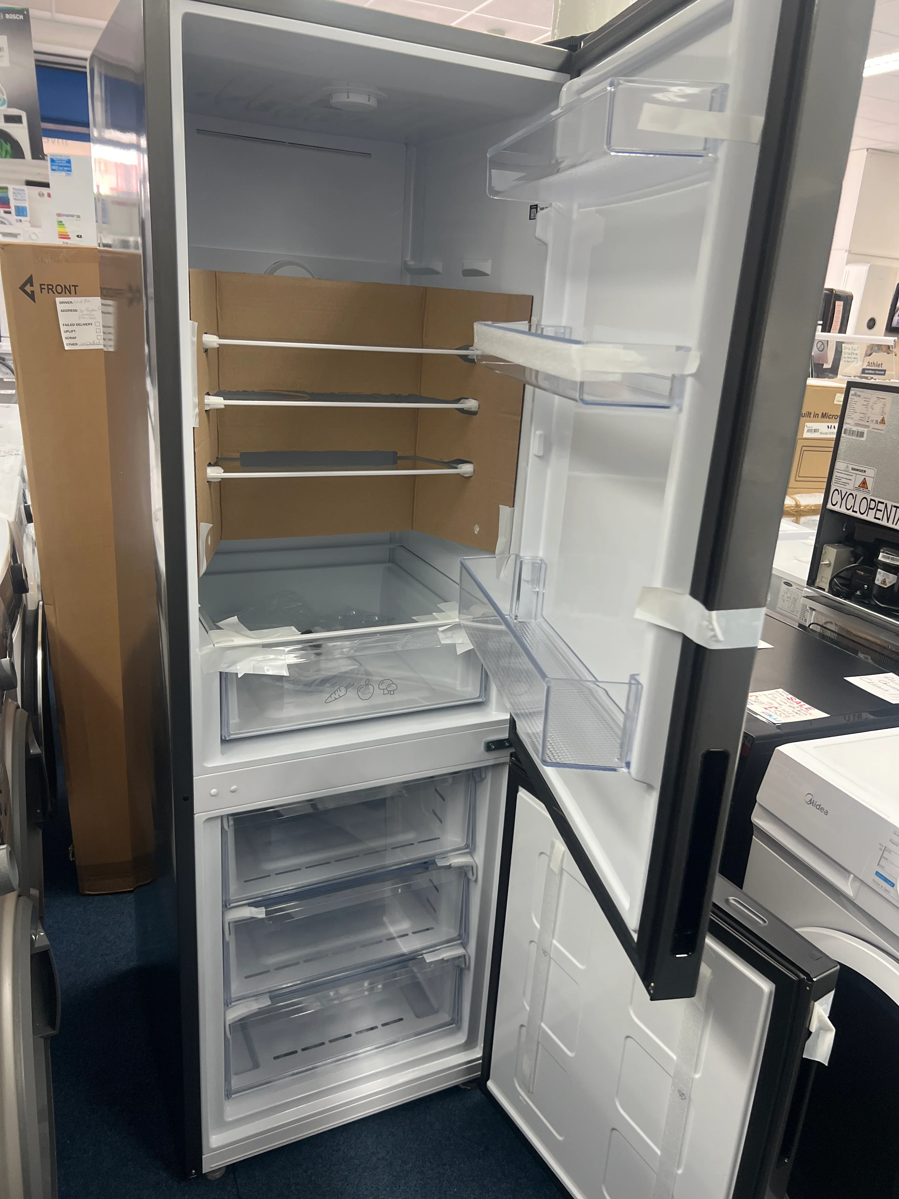 Indesit INK 21411 G4UK - Silver Fridge Freezer - 301L Total No Frost - E Rated - Unboxed - Image 2
