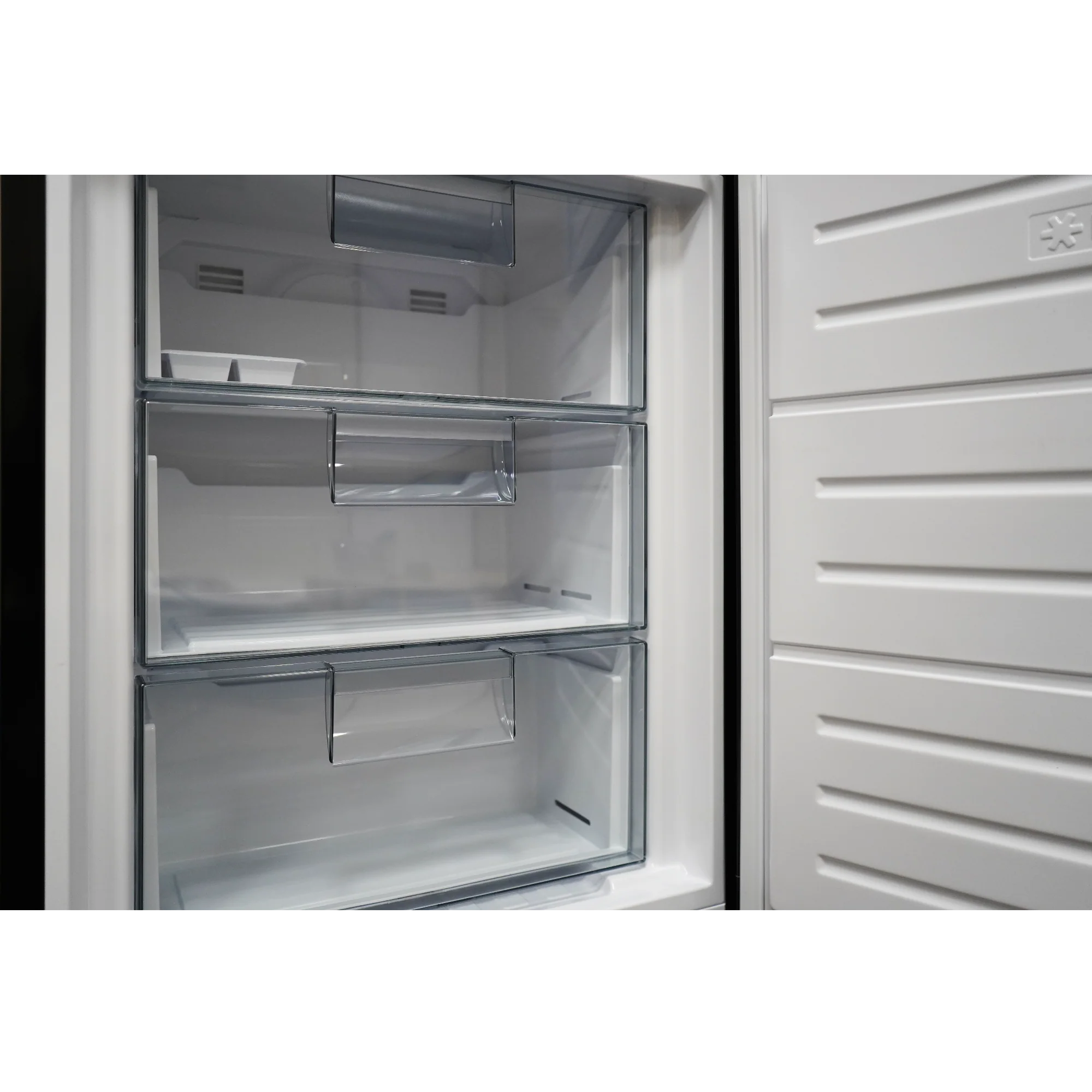 Montpellier MAB190K - Black Fridge Freezer - 295L - E Energy Rating - Image 7