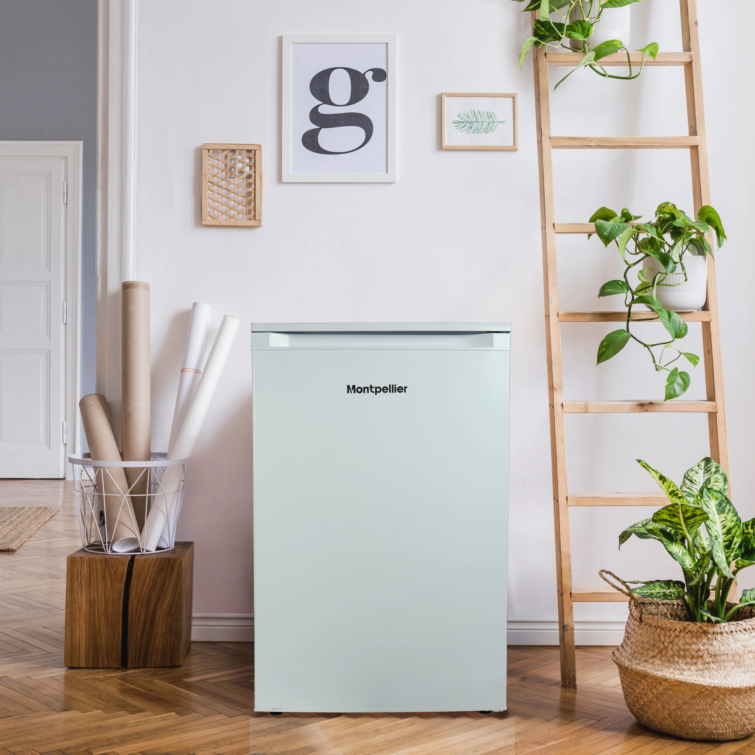 Montpellier MDAUCL54W - White Undercounter Larder Fridge - 128L - E Energy Rating - Image 6